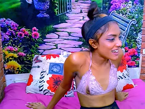 IndianPretty14u2Luv webcam