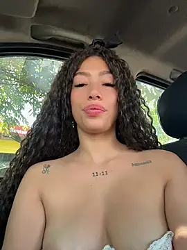 roxyrougee (F young) - Risky ride dildo in public
