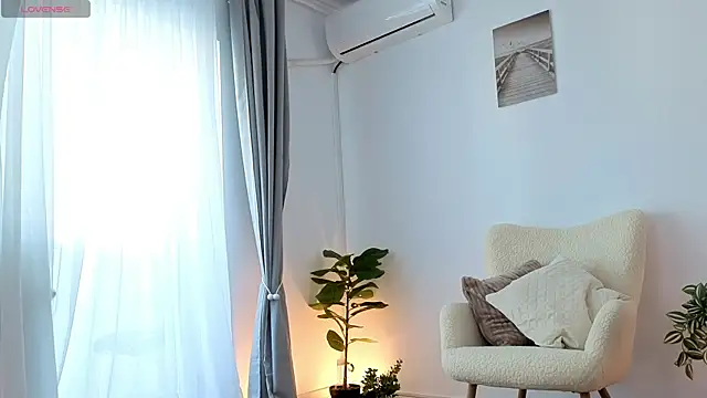 JullyFox live webcam show