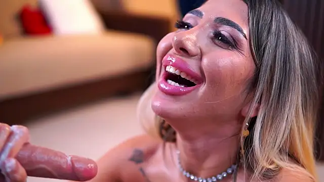 LucyyRosse live webcam show