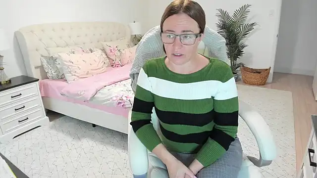 Vika73 live webcam show