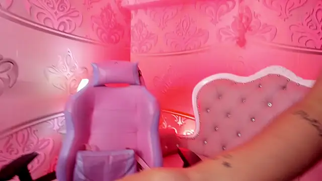MishRaven webcam