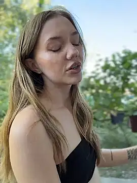 MilaMoone live sex cam