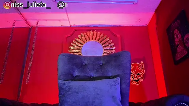 Julieta_Russell live webcam