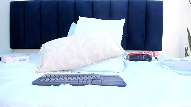 mayaevansmg live cam on StripChat
