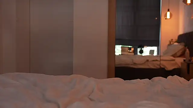 ibiddi (F young) - Glass dildo in pussy