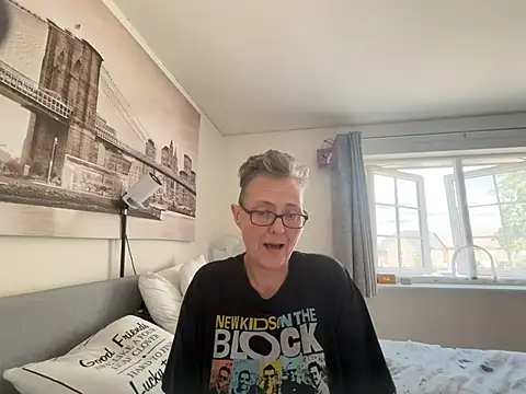 Curvy-Jinx live cam