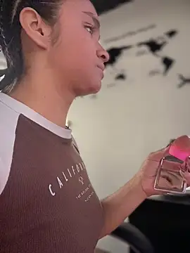 Isabella-Teen live cam