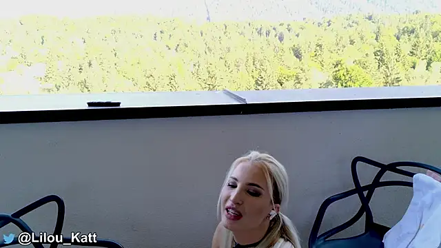 LilouKat live sex cam