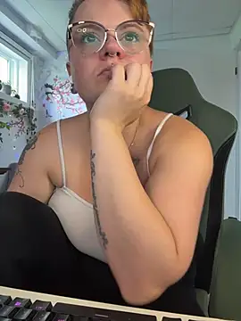 CurvesNChaos live webcam show