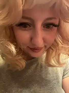 RonnieKiss live webcam show