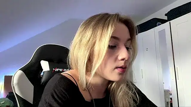 tutsiecutie live webcam show