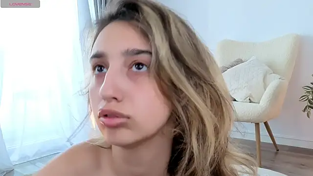 JullyFox live webcam show