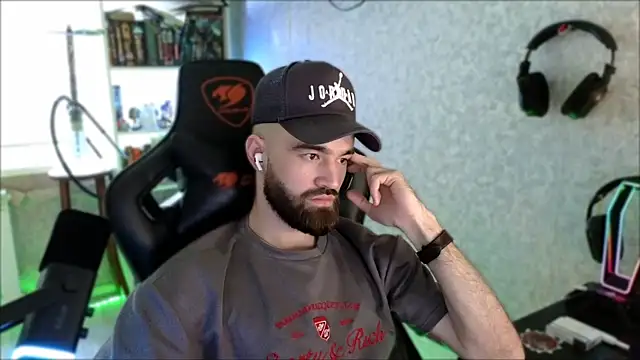 _Serious_Man webcam
