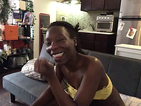 littyleesh1 live webcam show