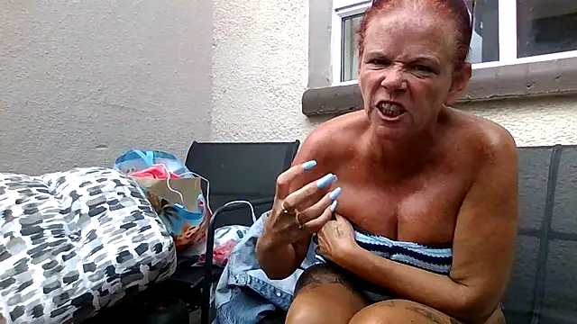 Busty-Belfast-Irish-Girl webcam