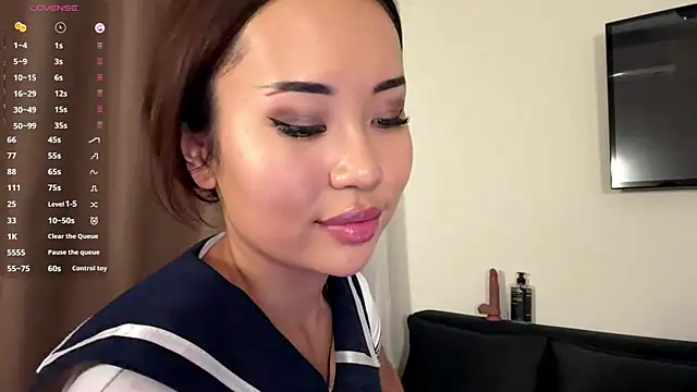 Ur_neighbor_Kira webcam