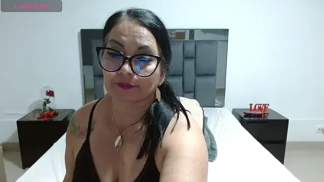 lindaesmeralda live webcam show