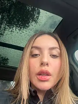 Alirawrz live webcam show
