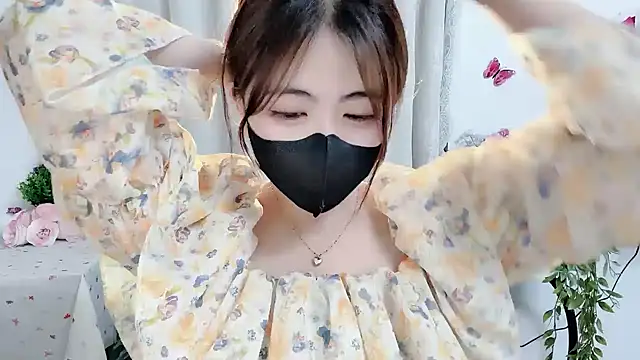 MIJ-Uwuu live webcam show