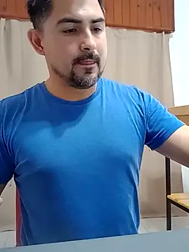Bradd_32 live cam on Stripchat