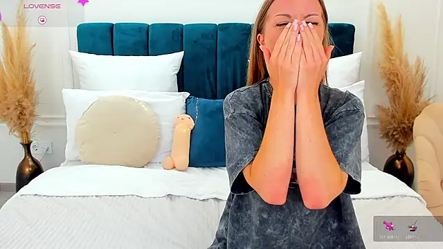 VirginOlly webcam