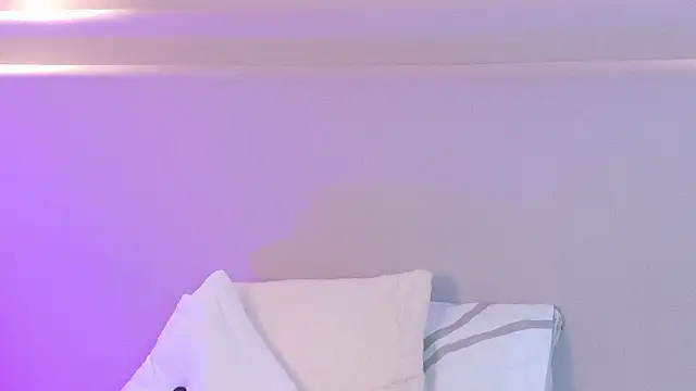 naomiklarc (F teen) - Dildo in pussy and Domi in clit 🥵