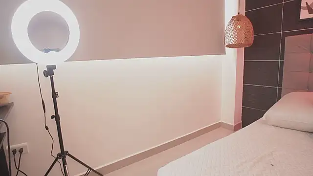 Adara_Toro webcam
