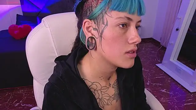 _sharlotte777 live cam on StripChat