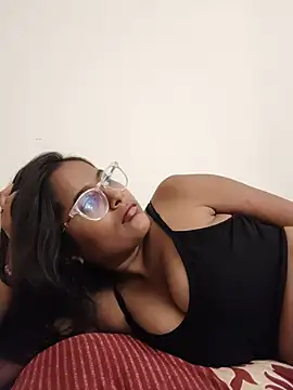 Sexyneera live cam on StripChat