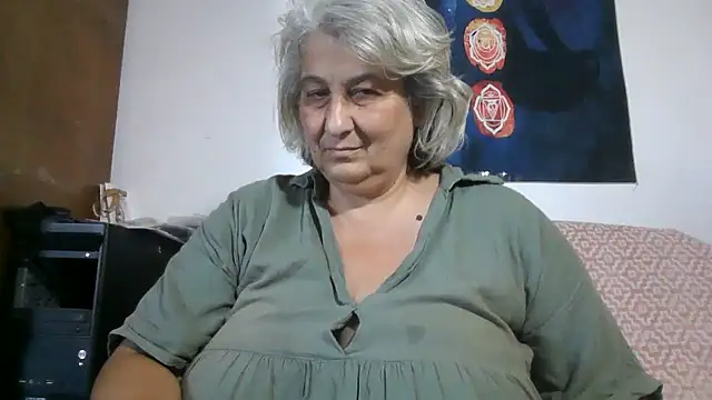 ExquisiteMature live cam on StripChat