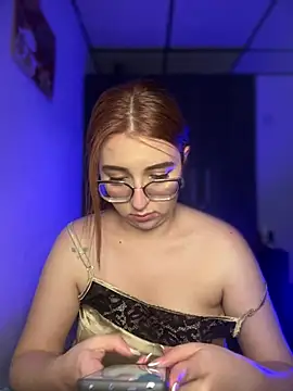 CoraVibes live cam on StripChat