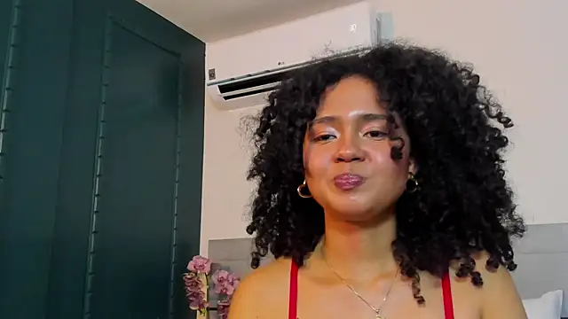 Kiraspell live cam on StripChat
