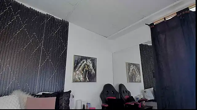 Bonnie_Rider live cam on StripChat