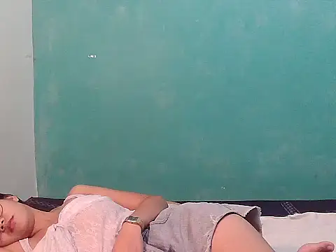 ClassyCrushpinay live cam on StripChat