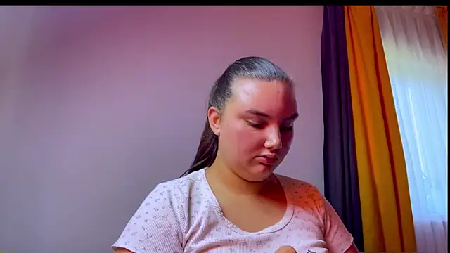 Dreamyblushfairy live cam on StripChat