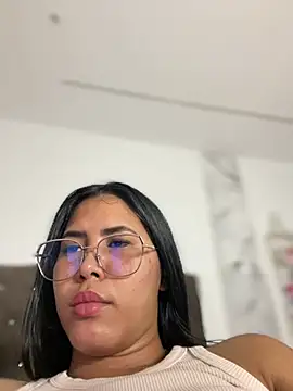 alysson_18 live cam on StripChat