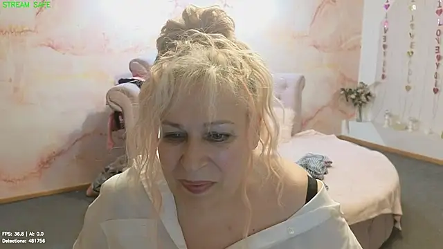 Penelope_Pinky webcam