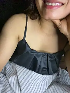 Cute-Sexyy live cam on StripChat