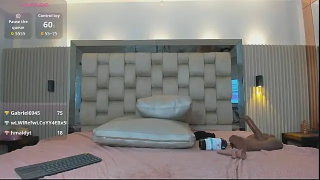 noah_pariss webcam