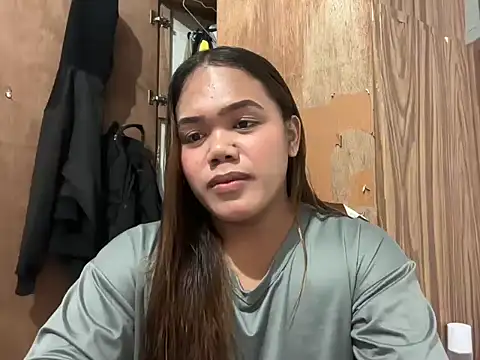 yourhotwild_bella webcam