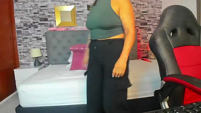Yeseniaa_25 webcam