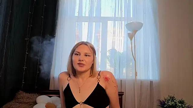 AmiraHofmeister webcam