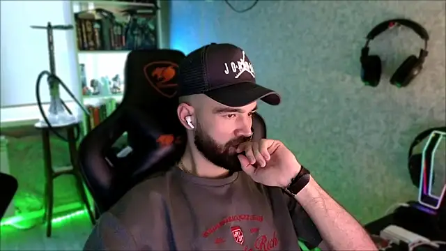 _Serious_Man webcam