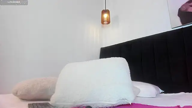 dolly_zoe webcam