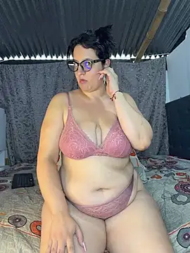 Soe_Lara live cam on StripChat