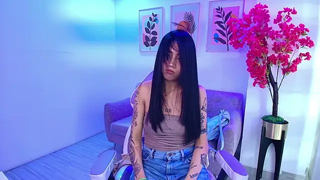 Rainy_doll live cam on StripChat