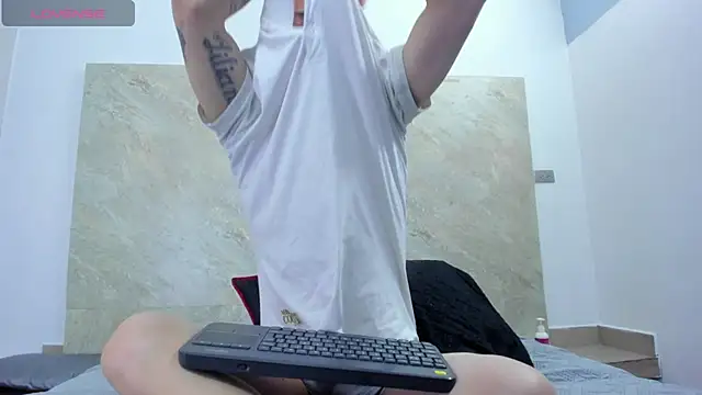 Robinlion91 live cam on StripChat