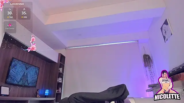 nicolette_tay's live room
