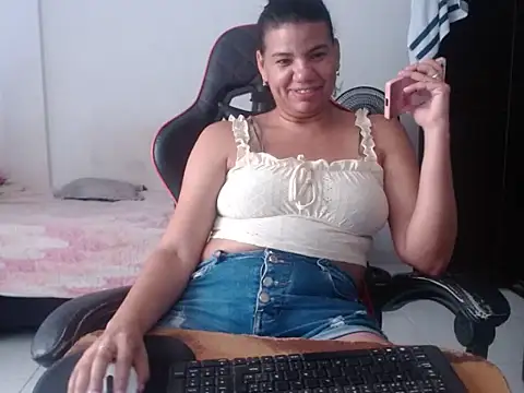 Adriana_0312 webcam